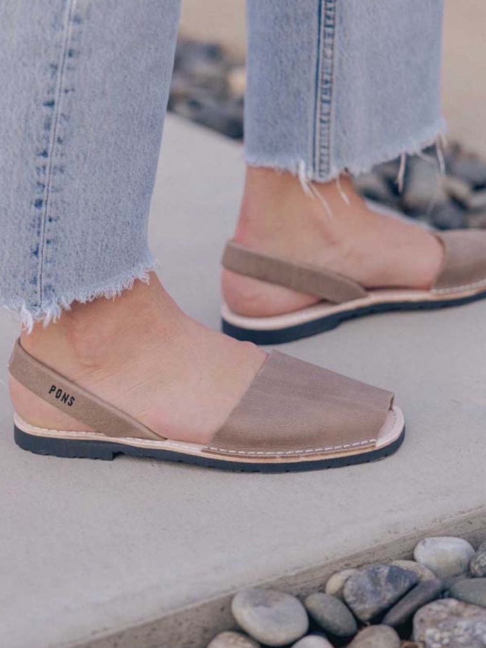 𝐒𝐎𝐋𝐃 Pons Taupe Slingback Flats 🇪🇸
🏷️ Brand New w/Tags 🏷️